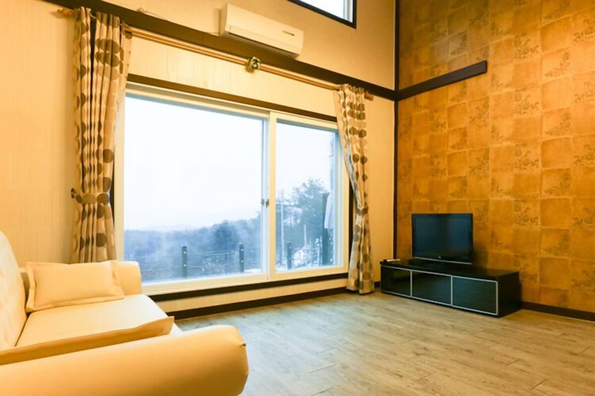 Yoonseul | Living area