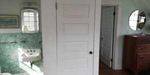 Combined shower/bathtub
