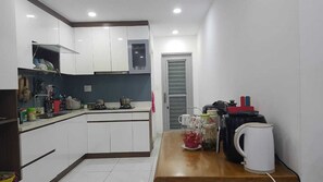 Micro-ondes, cafetière/bouilloire