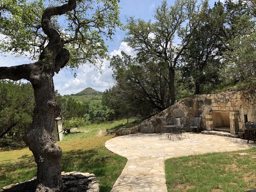 La Casita Verde Blanco on the banks of the river