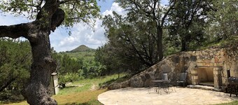 La Casita Verde Blanco on the banks of the river
