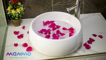 Estudio City | Lavabo del cuarto de baño