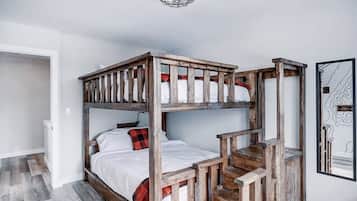4 Schlafzimmer, Schreibtisch, Bügeleisen/Bügelbrett, Reisekinderbett