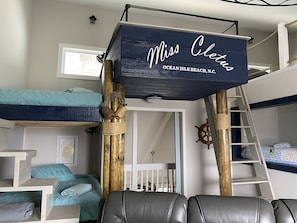 5 bedrooms, iron/ironing board, free WiFi, bed sheets