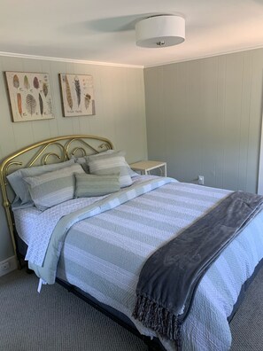 3 habitaciones, tabla de planchar con plancha, wifi y ropa de cama 