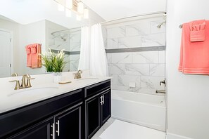 Bathtub, hair dryer, towels, soap - Beautiful home, inside the best resort in Orlando Walking Distance to Oasis Club (Four Corners)