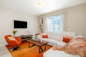 Smart TV - Beautiful home, inside the best resort in Orlando Walking Distance to Oasis Club (Four Corners)