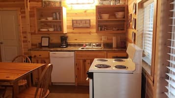 Grand réfrigérateur, micro-ondes, four, plaque de cuisson