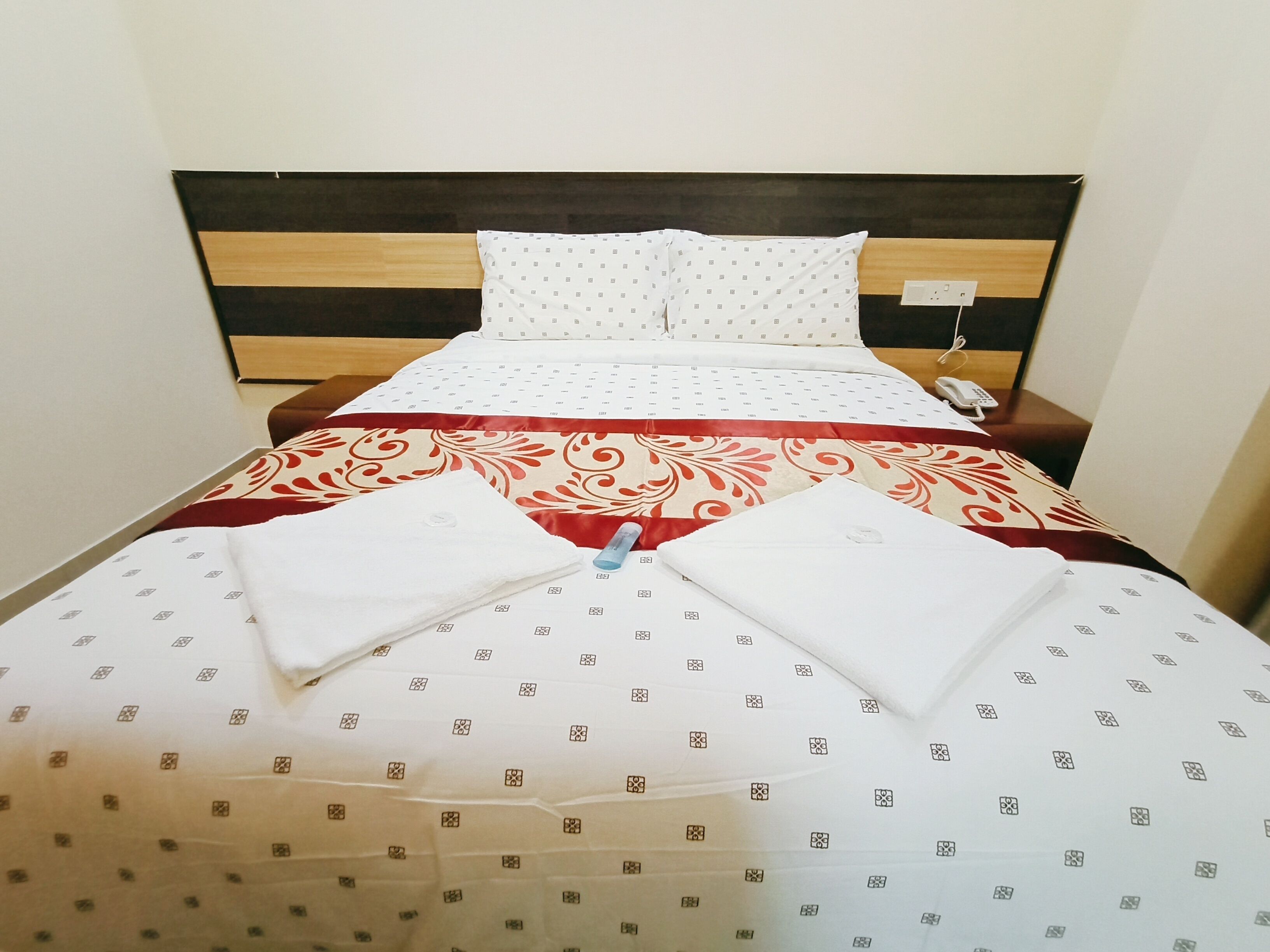 standard queen | desk, iron/ironing board, free wifi