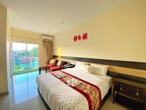Royal King | Desk, iron/ironing board, free WiFi - Salak Boutique Hotel (Sepang)