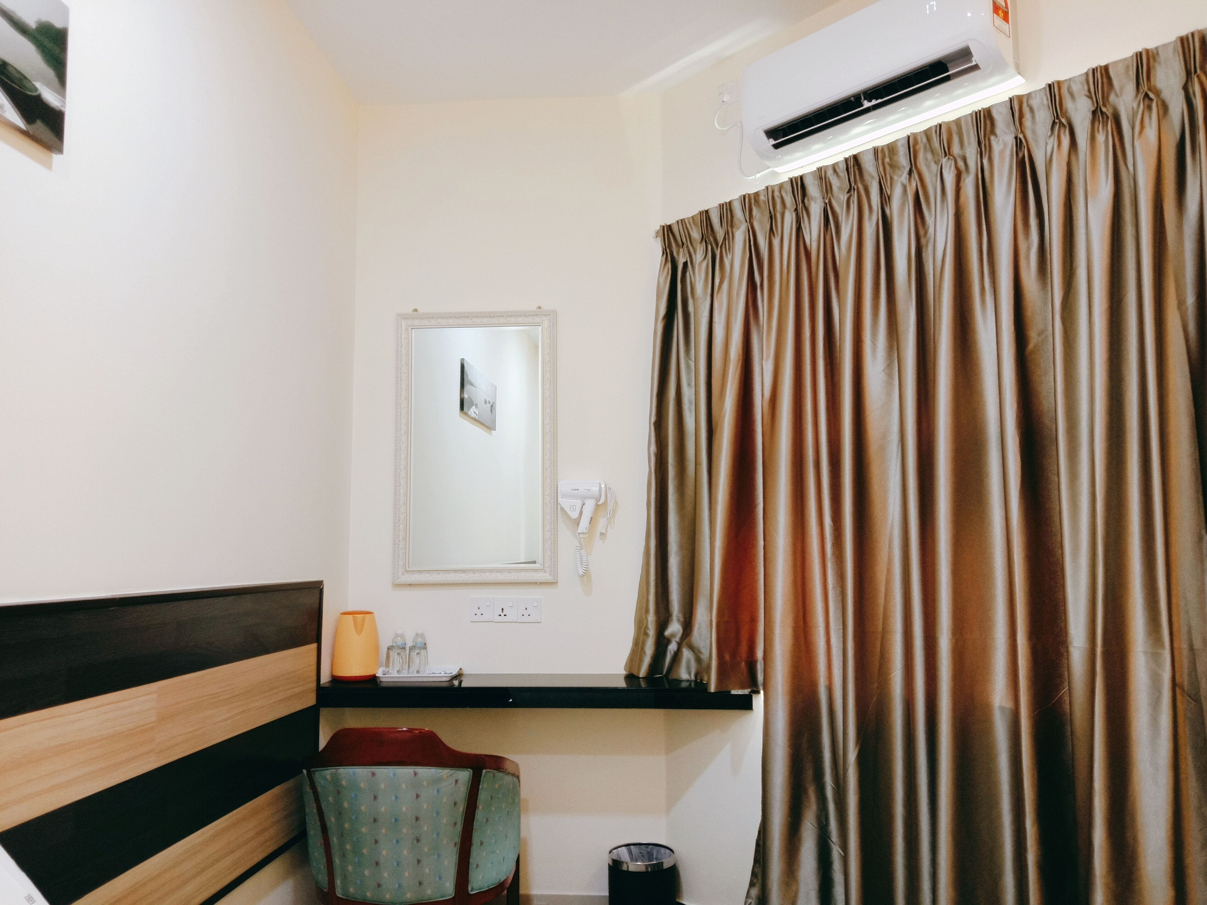 standard king | desk, iron/ironing board, free wifi