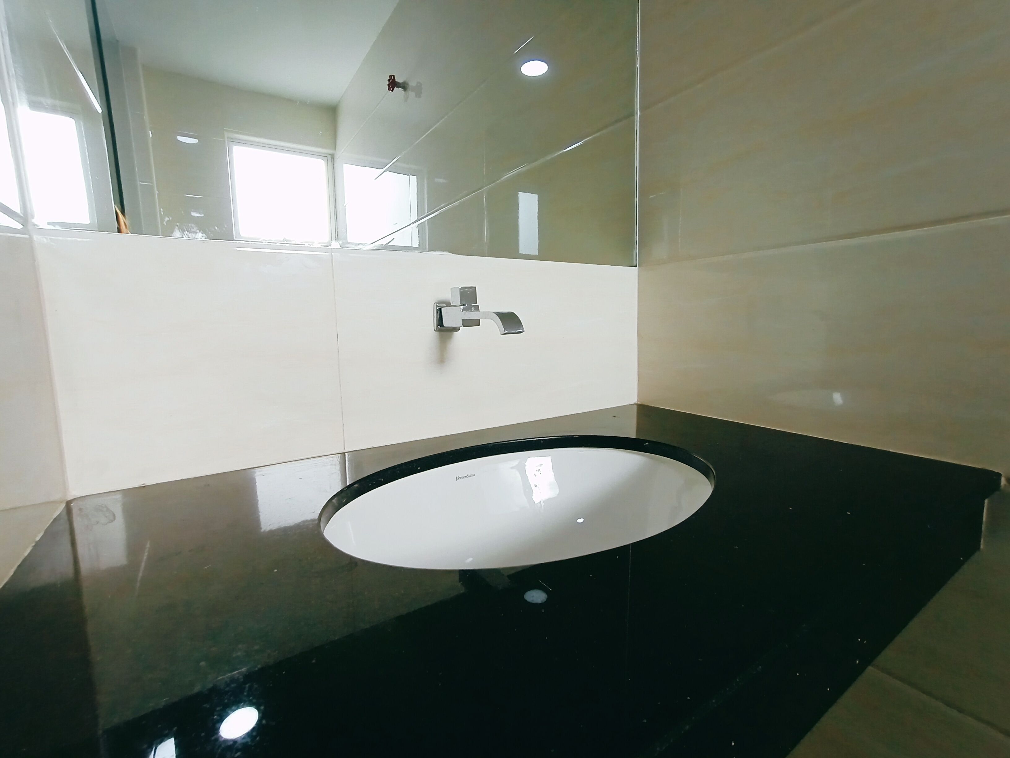 superior king | bathroom sink