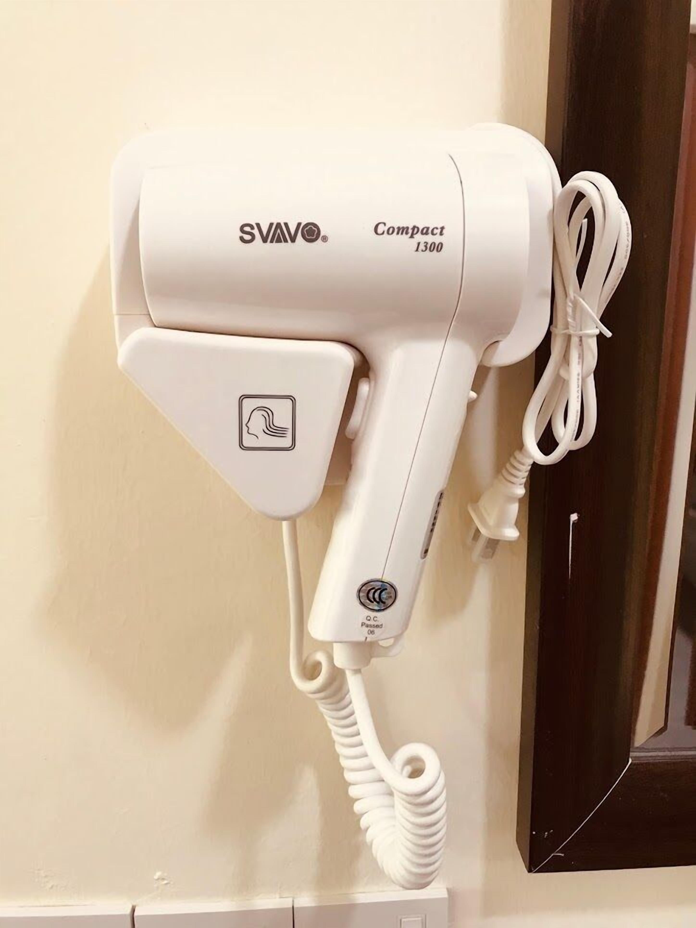 shower, rainfall showerhead, free toiletries, hair dryer