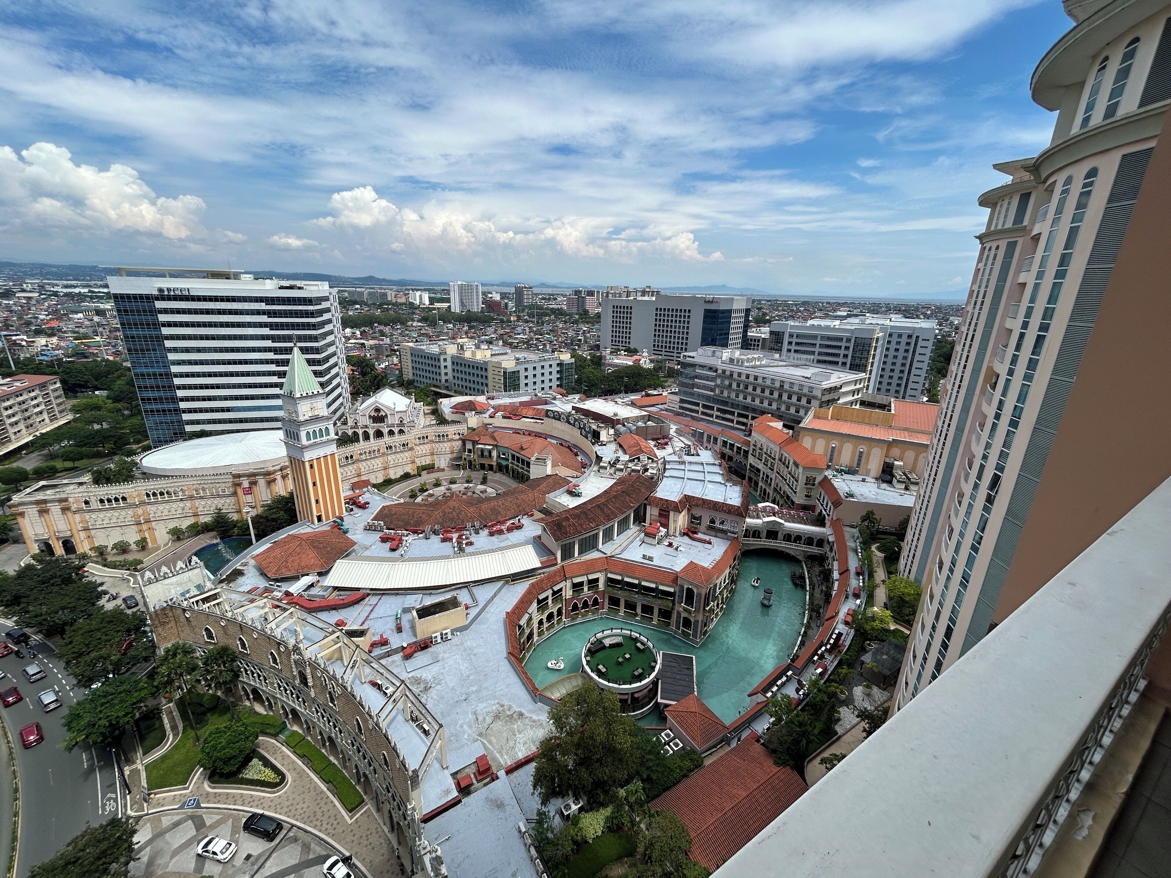 Deluxe Studio Suite | Free WiFi, bed sheets