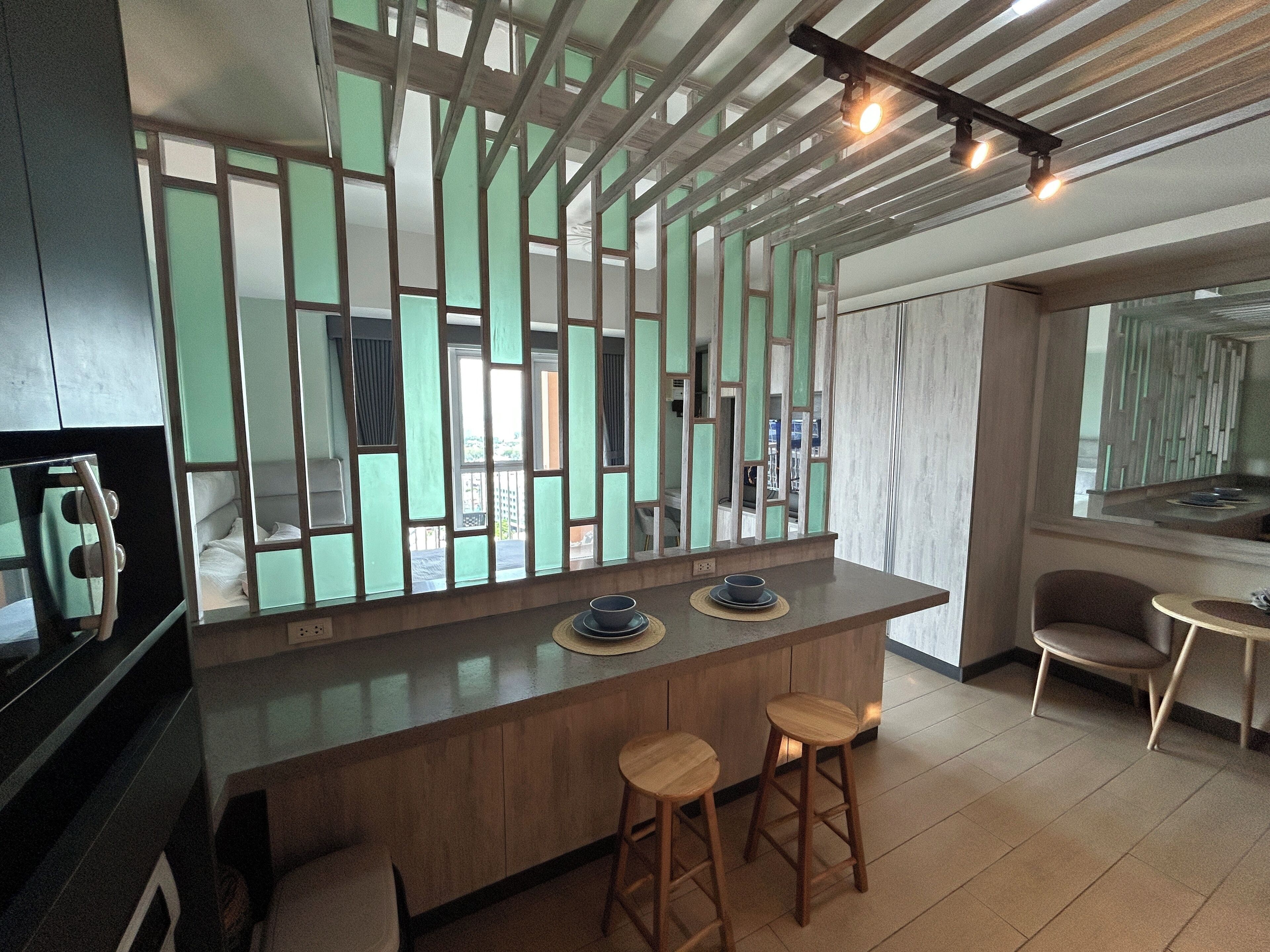 Deluxe Studio Suite | Free WiFi, bed sheets