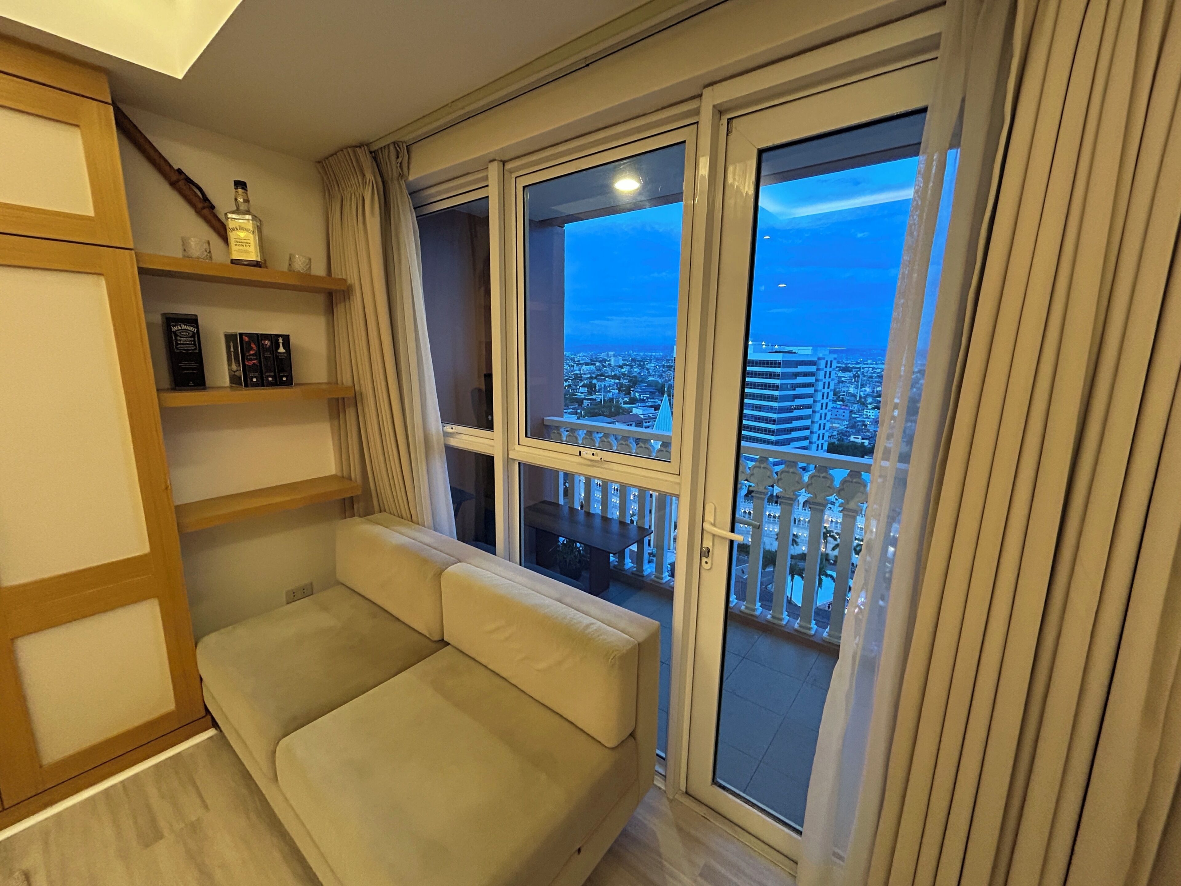 Deluxe Studio Suite | Free WiFi, bed sheets