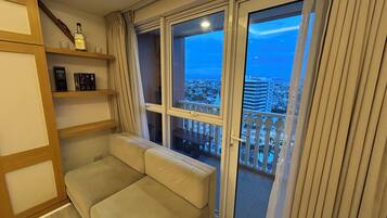 Deluxe Studio Suite | Free WiFi, bed sheets
