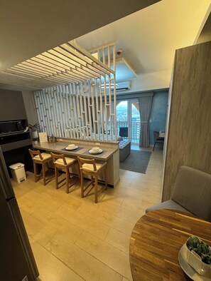 Free WiFi, bed sheets - Fantastic Step to the Venice (Taguig)