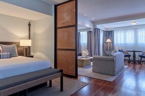 Master Pearler Suite | Premium bedding, in-room safe, desk, blackout drapes - Pinctada Hotel Broome (Cable Beach)