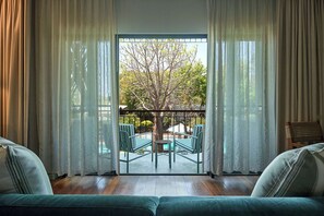 Premium bedding, in-room safe, desk, blackout drapes - Pinctada Hotel Broome (Cable Beach)