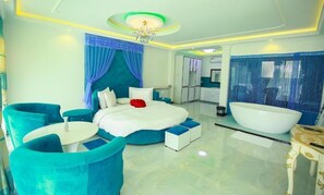 Minibar, in-room safe, desk, laptop workspace - The Lion Kingdom Sigiriya (Dambulla)