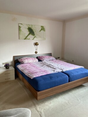 2 bedrooms, desk, iron/ironing board, free WiFi - Entire house, quiet city location, garden, electric bed, FREE parking, FREE WIFI (Mitte)