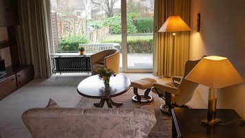 TV, DVD player, books, video library