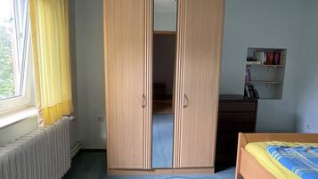 2 dormitorios, escritorio, tabla de planchar con plancha y wifi gratis