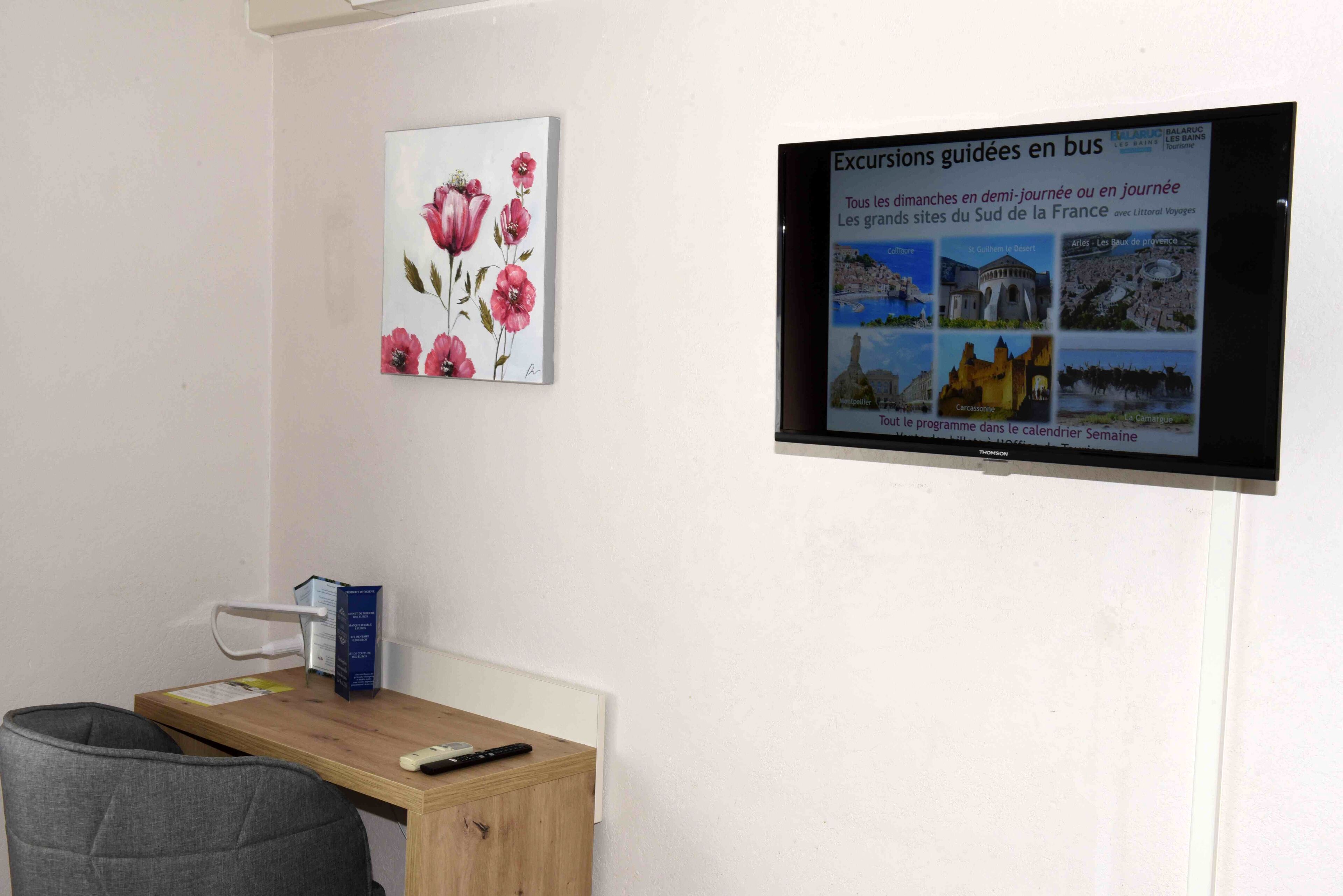 basic double room (avec douche) | 1 bedroom, minibar, in-room safe, individually decorated