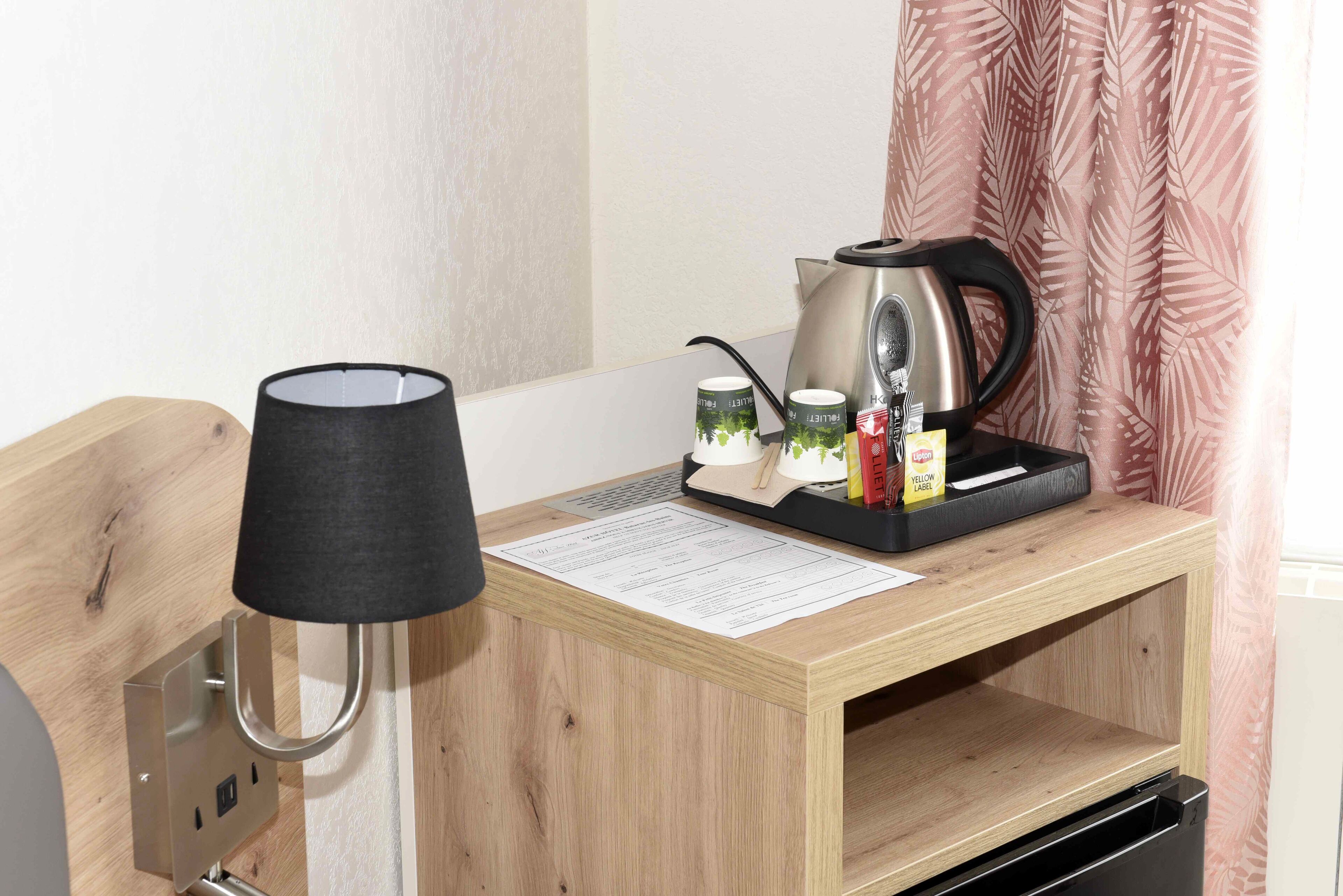 basic double room (avec douche) | 1 bedroom, minibar, in-room safe, individually decorated