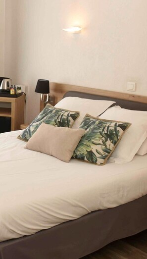 Een minibar, een kluis op de kamer, individueel gedecoreerd