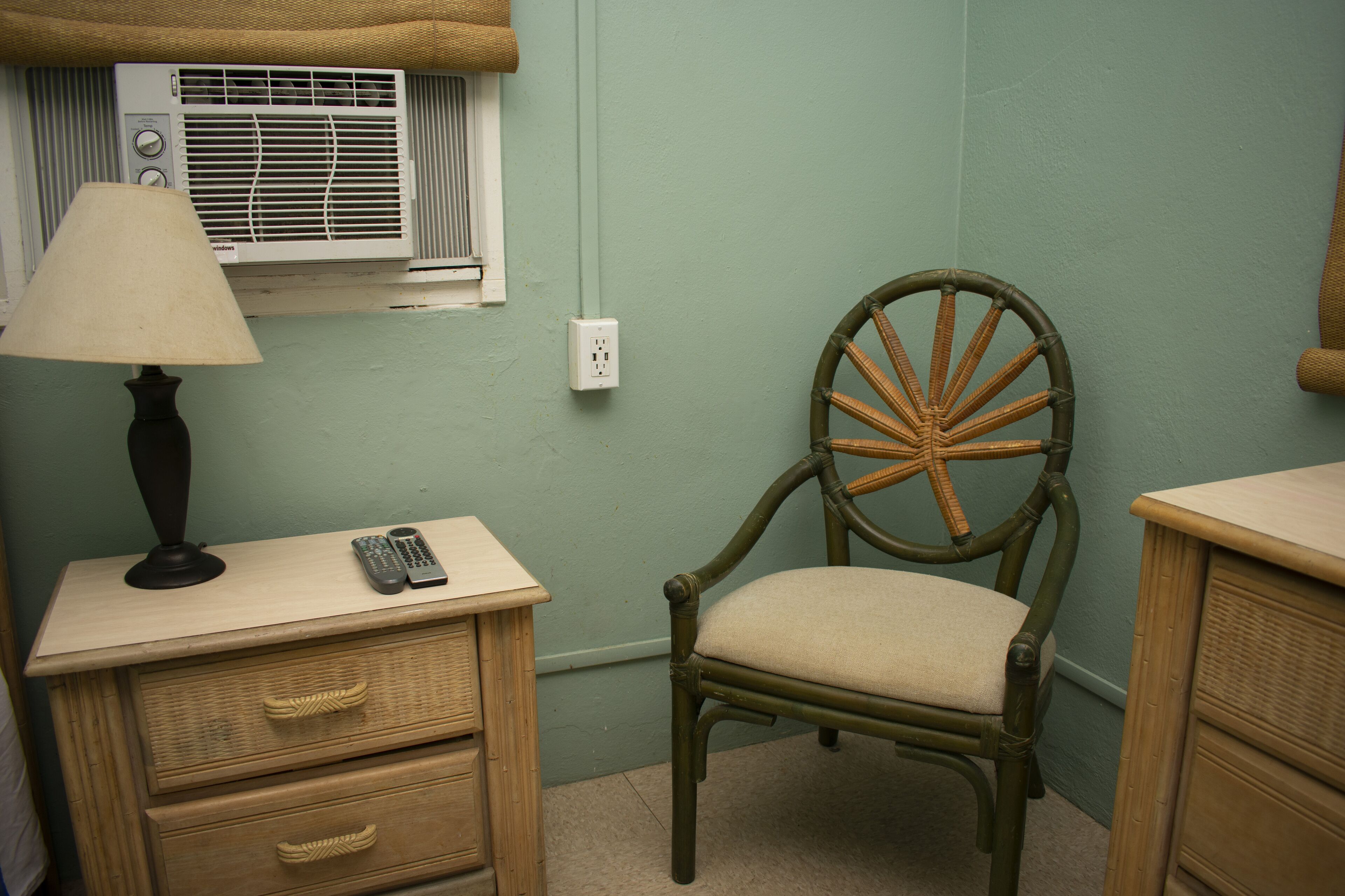 single/economy 1 twin bed (shared bath) | 1 bedroom, individually decorated, individually furnished, free wifi