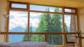 1 Schlafzimmer, Reisekinderbett