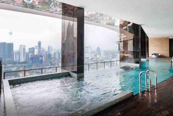 屋内プール、屋外プール