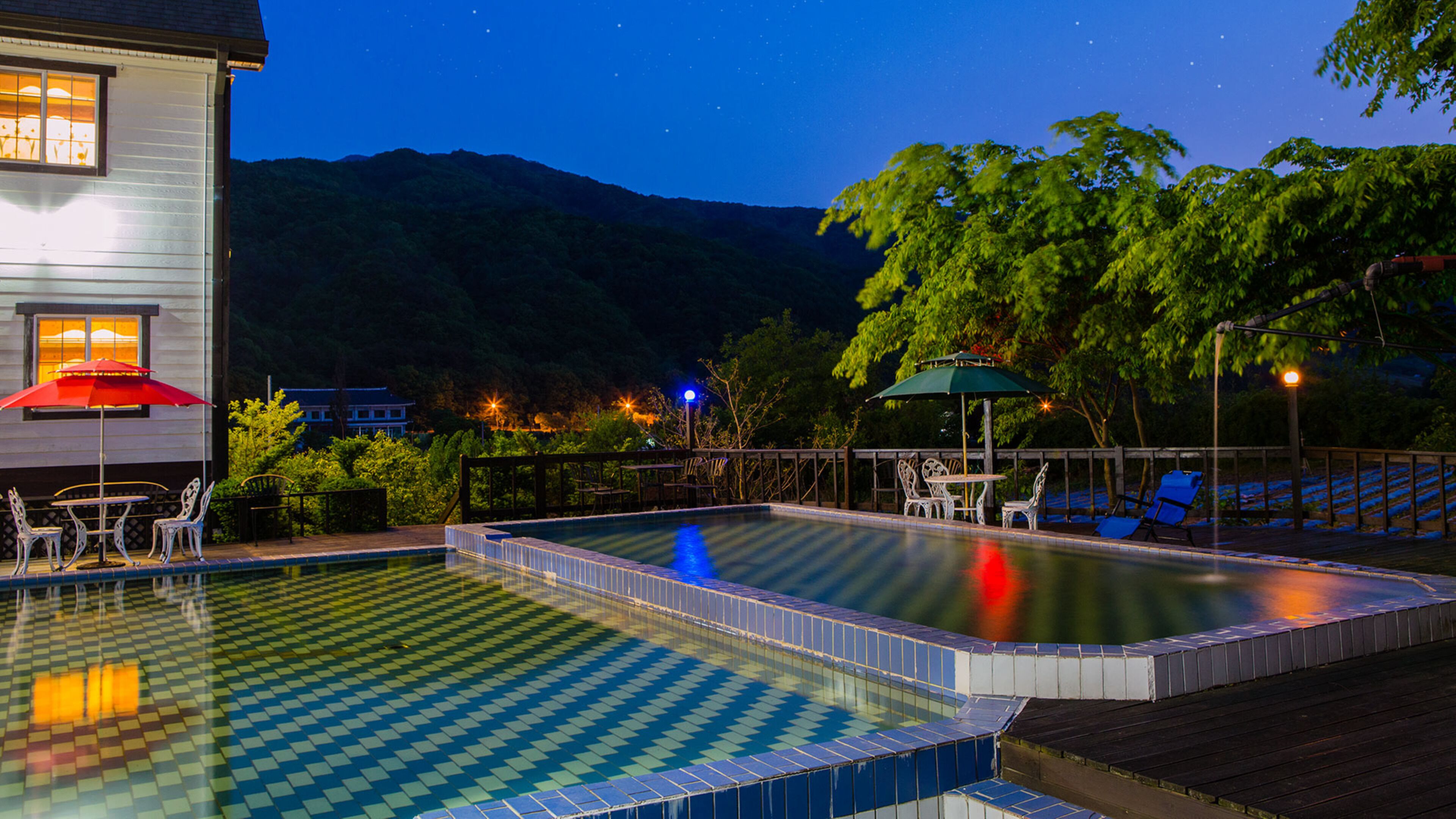 Seasonal outdoor pool