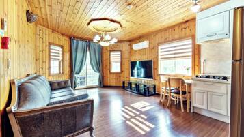 Room (106 - Base 8 pax) | Free WiFi