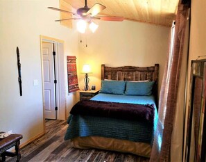 2 chambres, fer et planche à repasser, literie fournie