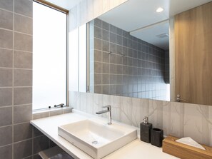 Chalet, 3 makuuhuonetta | Kylpyhuone | Suihku, sadesuihkupää, ilmaiset hygieniatuotteet, bidee