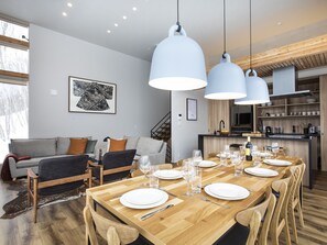 3 Bedroom Chalet | In-room dining - Ukiyo Chalet (Niseko)