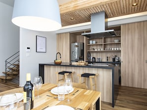 Chalet, 3 kamar tidur | Dapur pribadi | Lemari es besar, microwave, oven, dan kompor