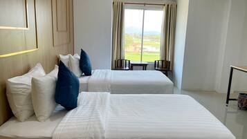 Deluxe Twin Room | In-room safe, desk, free WiFi, bed sheets