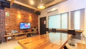 Lobby sitting area - QK B&B (Wujie)