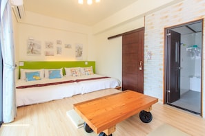 Chambre Quadruple, 2 lits doubles, non-fumeurs, balcon (3A) | Rideaux occultants, Wi-Fi gratuit, draps fournis