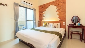 Double Room, Non Smoking, Balcony (3B) | Blackout drapes, WiFi (free), bed sheets - QK B&B (Wujie)