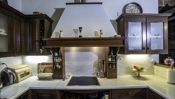 Réfrigérateur, micro-ondes, four, lave-vaisselle