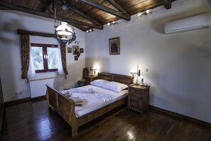 5 habitaciones, tabla de planchar con plancha y wifi gratis 