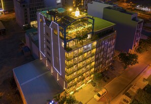 Fassade der Unterkunft – Abend/Nacht