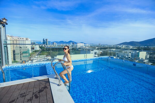 Outdoor pool, pool loungers
