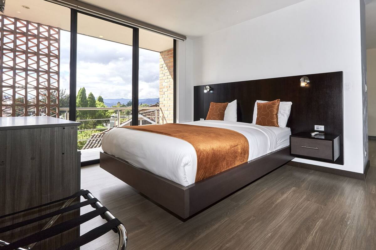 Egyptian cotton sheets, premium bedding, down comforters, pillowtop beds