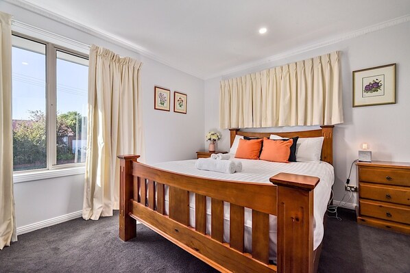 3 bedrooms, iron/ironing board, free WiFi, bed sheets